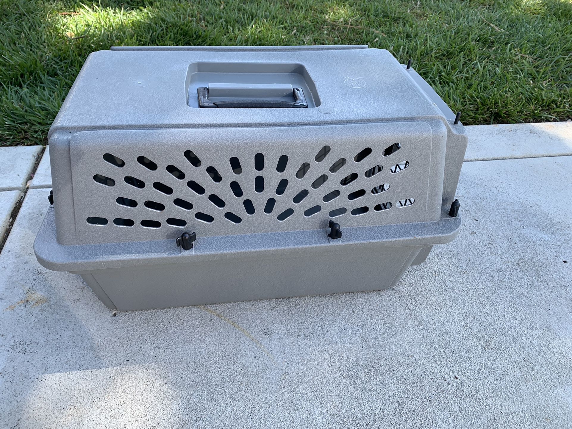 Small Dog Kennel In Good Condition