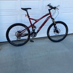 Specialized Stump Jumper Mountain Bike
