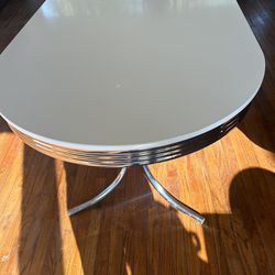 Nice White Formica Top Table With Chrome Legs