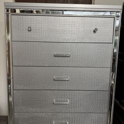 Beautiful Dresser Like New Guest Room 