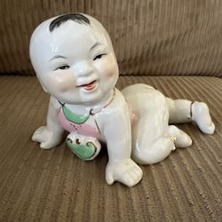 Chinese Porcelain Crawling Baby Girl Figurine, Piano Baby, 22K Gold Details '70s