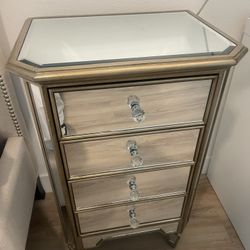 Pair of Z Gallerie Mirrored Nightstands – Excellent Condition