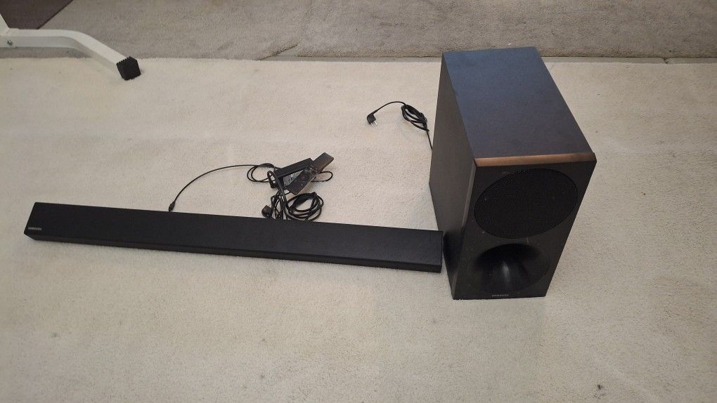 Samsung Soundbar And Subwoofer HW-M550ZA