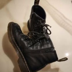 Youth Doc Martens 