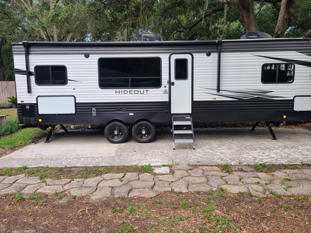 2021 Keystone, hide out. RV.