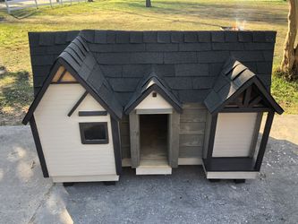 Custom dog house 🏡