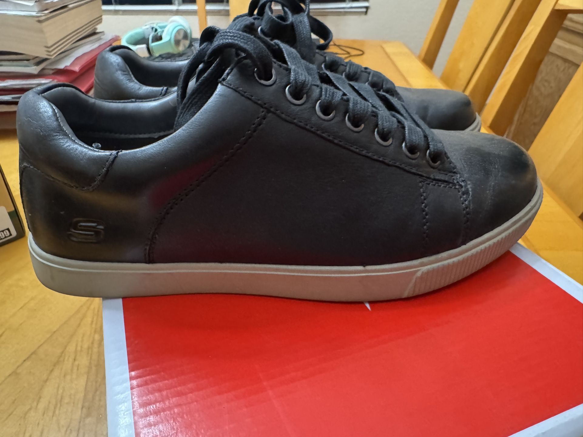 Skechers Mens boys leather Classic Fit Memory Foam Sneaker - Main Image