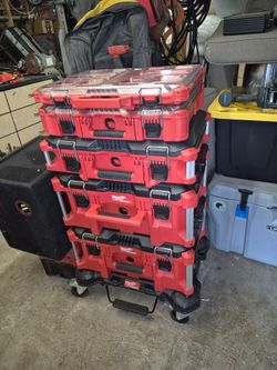 Milwaukee packout like new for sale don't need it