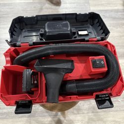 Milwaukee Vacuum M18
