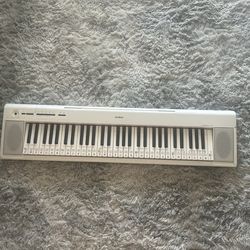 Yamaha np12 61 key keyboard