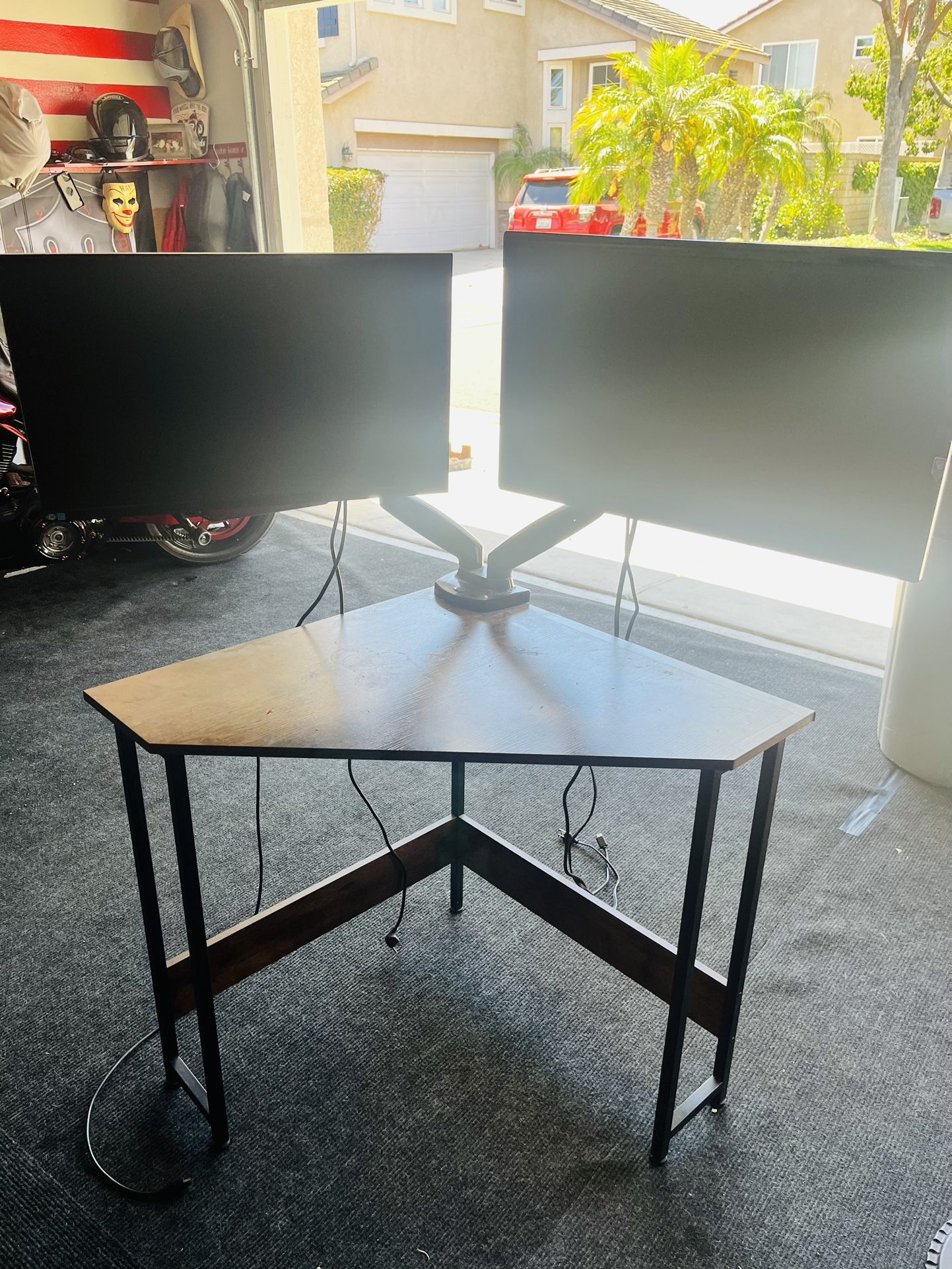 2 dual monitors with arm stand!!