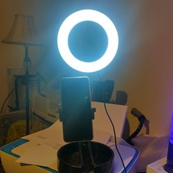 Make up ring light w phone holder for vlogging