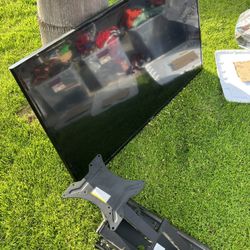Samsung TV + Mount