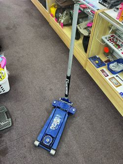Strongway Low-Profile Service Floor Jack