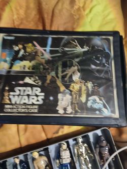 1977 STAR WARS COLLECTABLE CASE & FIGURES