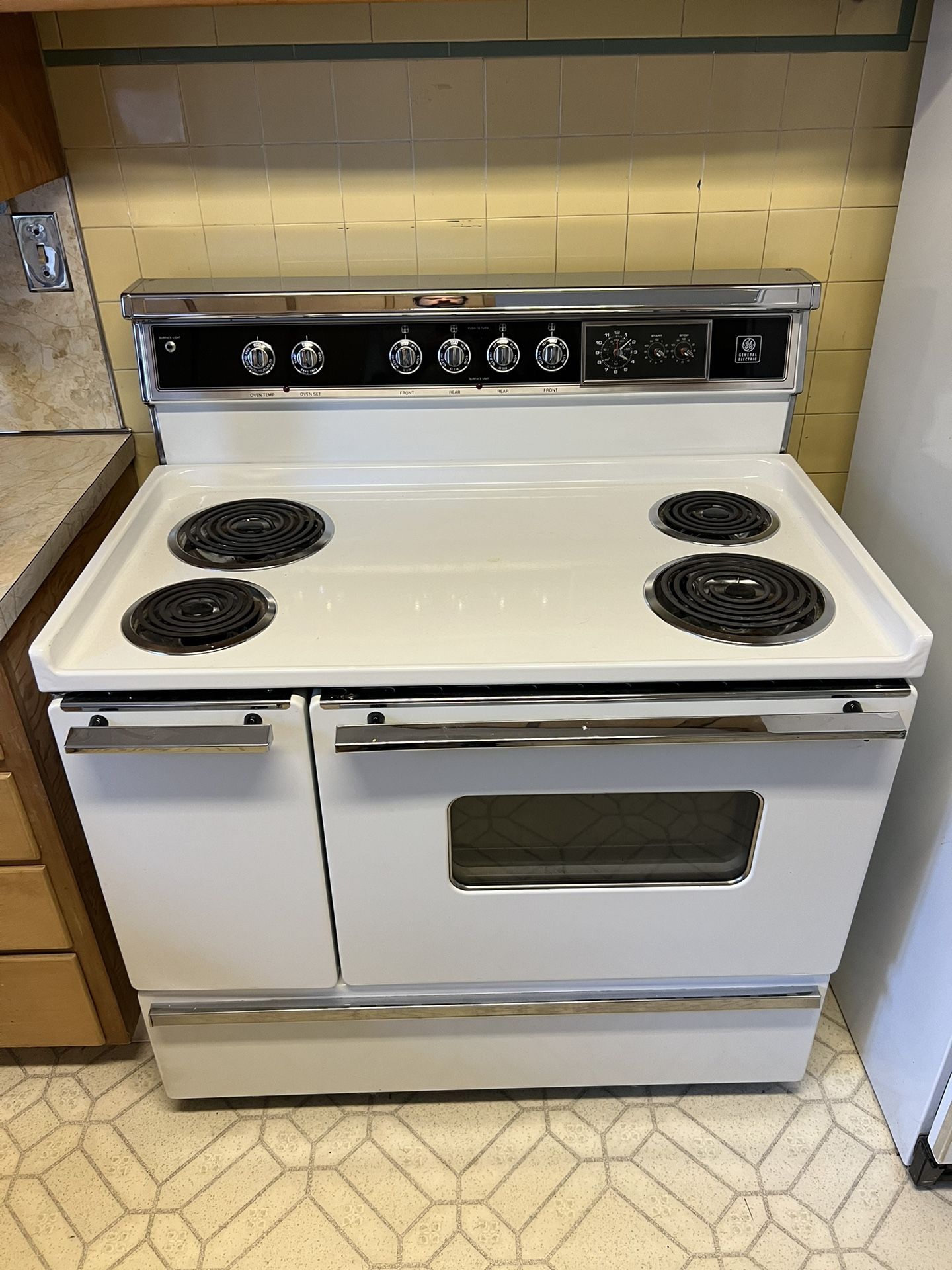 Vintage 1960s GE Electric Oven/Range