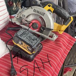 Dewalt 6 1/2” Circular Saw With 5 AH Battery And Charger