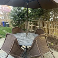 Outdoor Dining Set with Umbrella