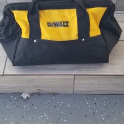 dewalt bag 20x12in