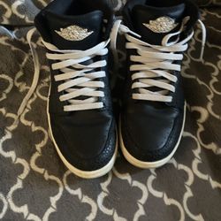 Nike Air Jordan 1 Retro High OG 9.5  Men 