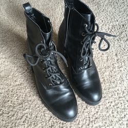 Almost brand new black boots - Size 10