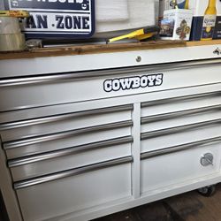 HUSKY TOOL CHEST 
