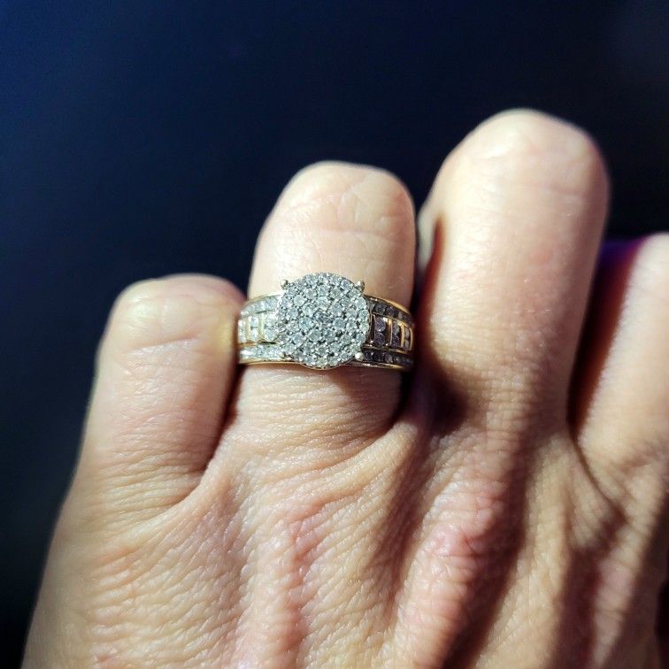 10k Gold & Diamond Ring