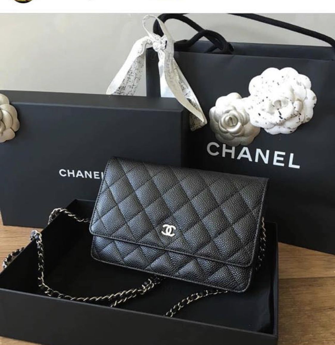 Authentic Chanel gift vip wallet on chain for Sale in Huntington