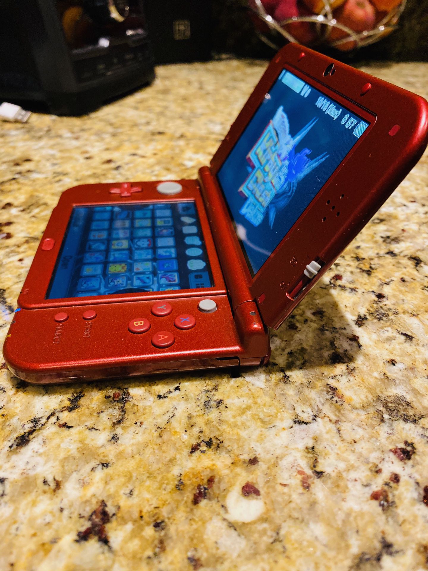 Nintendo 3Ds xl with 600 games downloaded