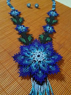 Collar Azul Con Aretes