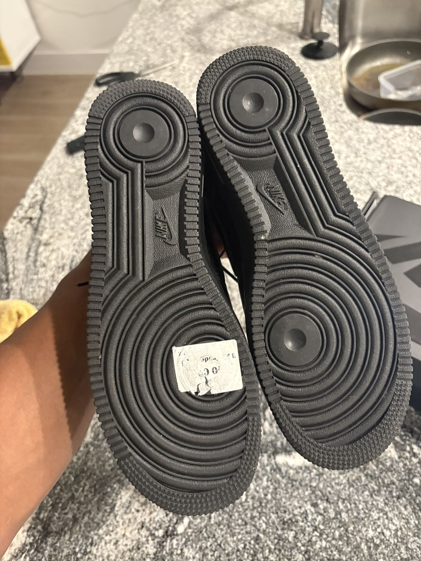 (AUTHENTIC) SUPREME BLACK AF1