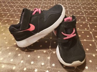 Nike girl shoes