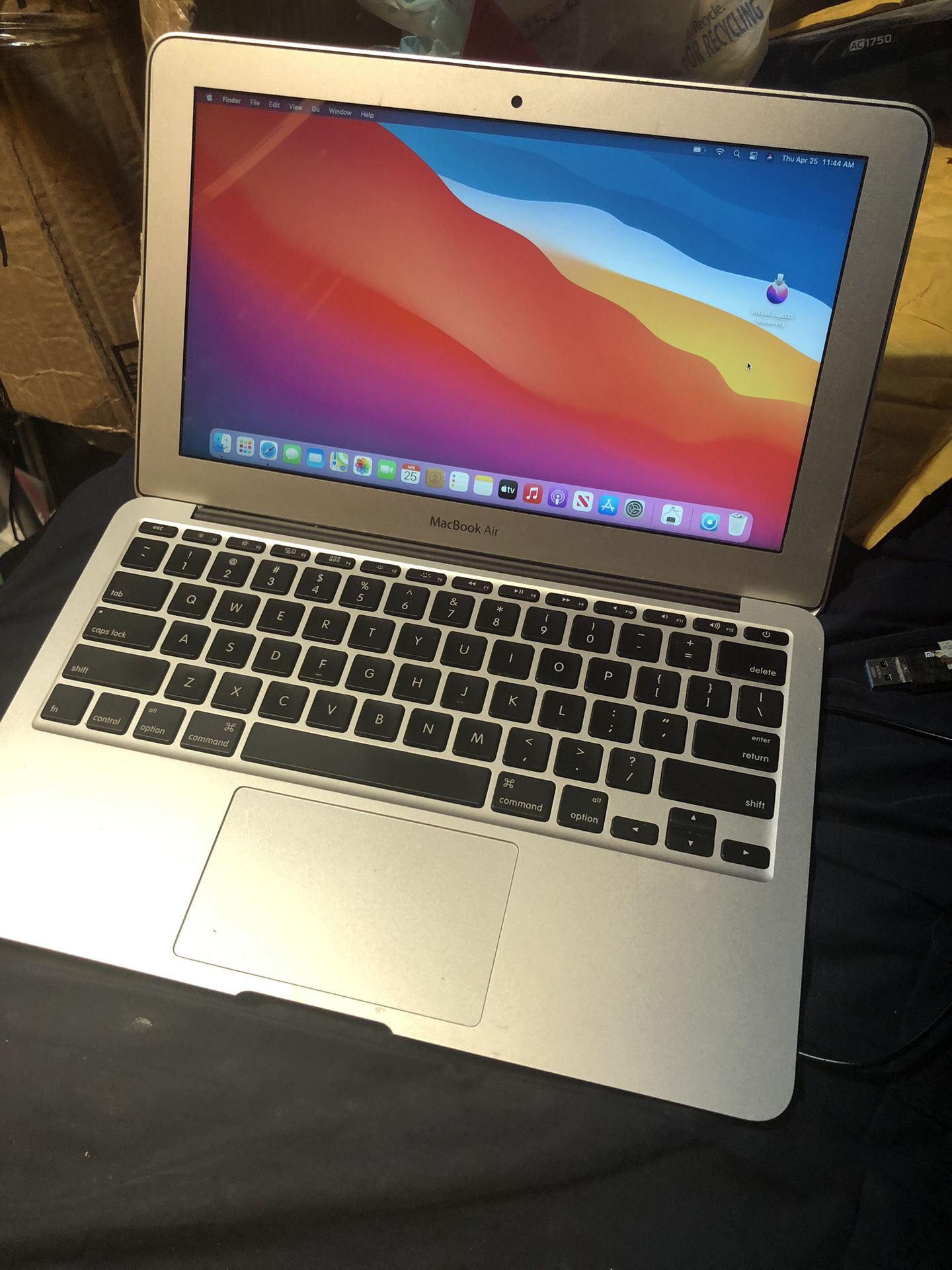 MacBook air 11.7”Intel core i7, 8GB RAM,500GB flash, MacOS Monterey with charger 189$ Firm price