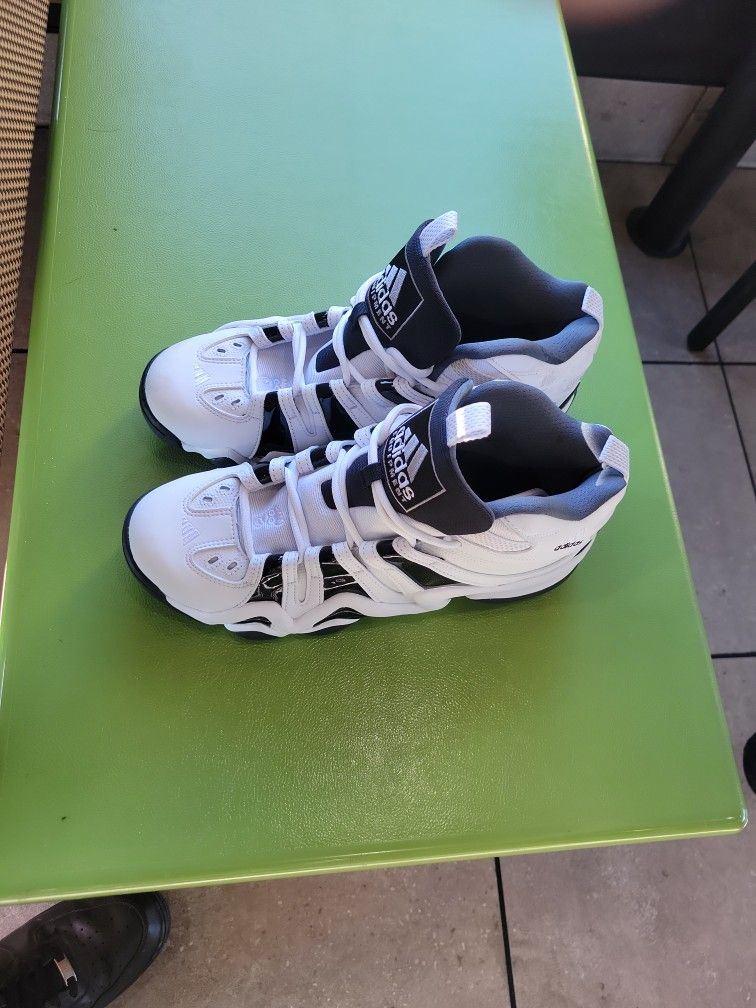 Brand New Kobes SIZE 11 US