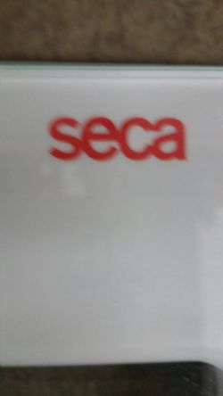 Seca 807 Aura Digital Bathroom Scale with Glass Platform