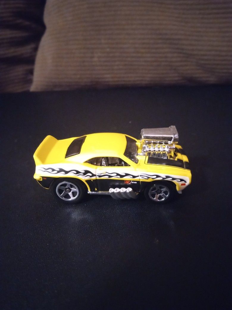2017 Hot Wheels Tooned '69 Camaro Z28 Treasure Hunt Edition #3/10 NM to MINT The 2017 Hot Wheels Tooned '69 Camaro Z28 Treasure Hunt Edition #3/10  