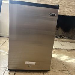 Whynter Freezer $25Missing Keys