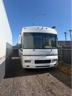2002 Winnabago Sightseer
