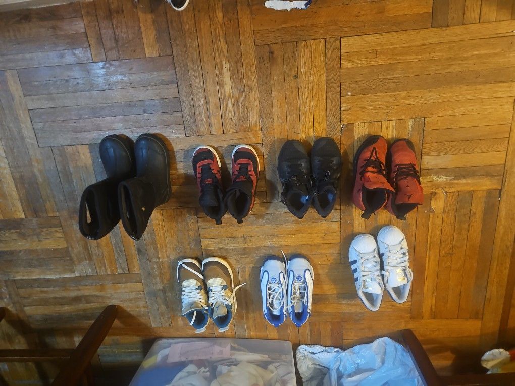 KIDS SNEAKERS
