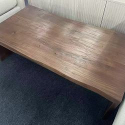 solid wood coffee table，$480