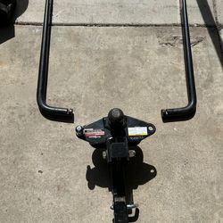 Weight equalizer trailer hitch