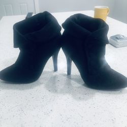 BOOTS SIZE 5 1/2