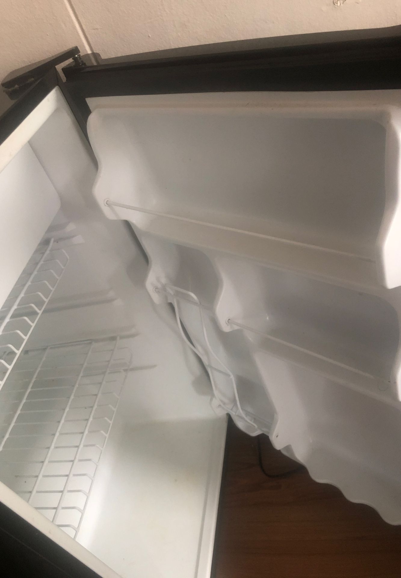 Kenmore mini fridge , works perfectly fine. for Sale in Honolulu, HI