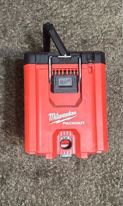 Milwaukee PACKOUT Tool Box