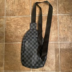 Louie Cross Body