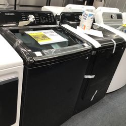 New Scratch And Dent Samsung Washer And Dryer Set. 1 Year Warranty 