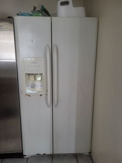 White Frigidaire fridge
