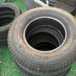 Michelin Agilis Cross climate Lt 245/75R16