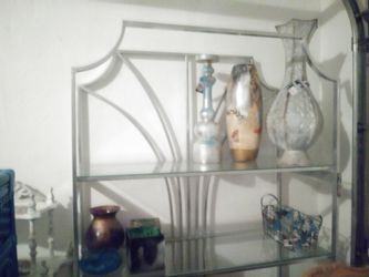 Stainless silver anf thick glasd shelvex