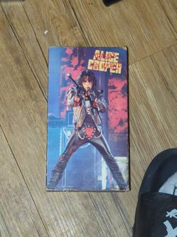 Alice Cooper Trashes The World